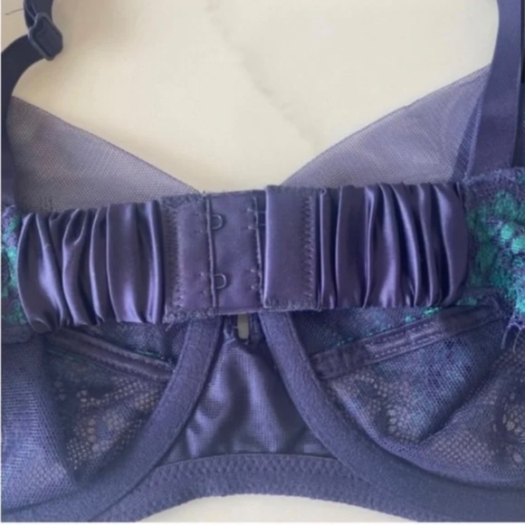 Wacoal Lace Bra - Picture 4 of 5